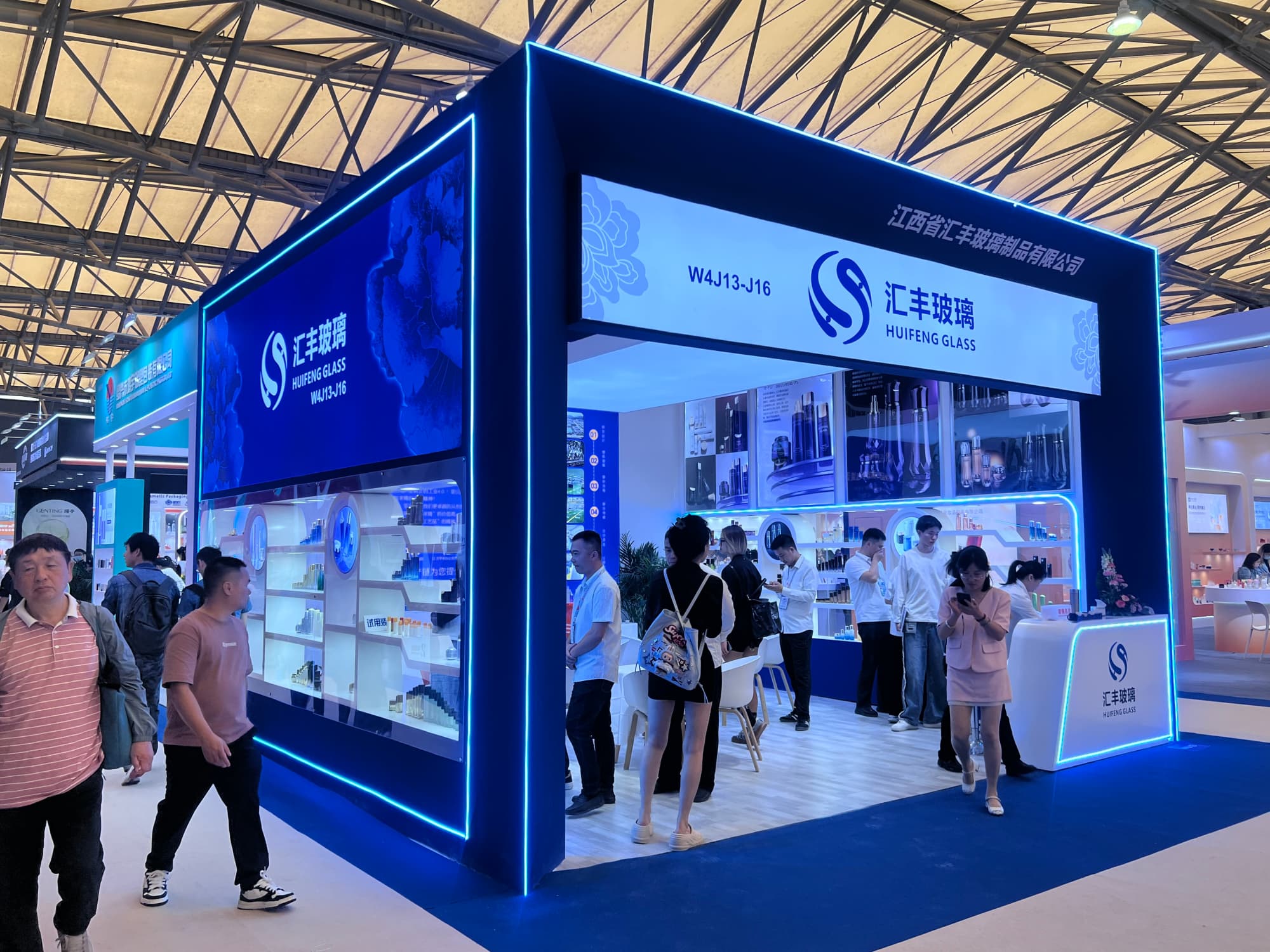 美妝賽道專項化！2026 廣州美博會展臺搭建服務商選擇標準